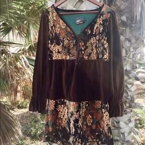 Brand new Joe Retro daisy bell sleeve dress